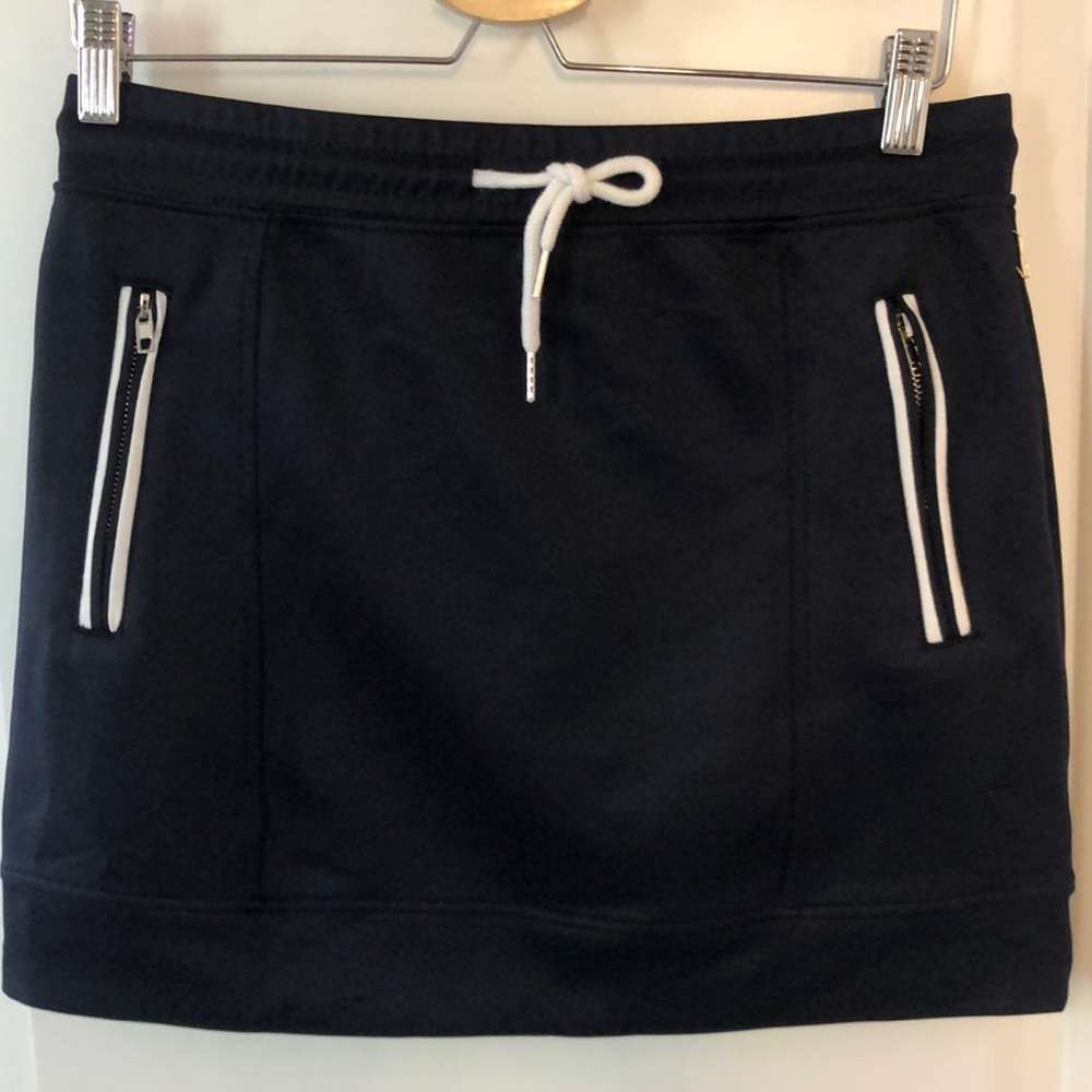 Sporty navy skirt